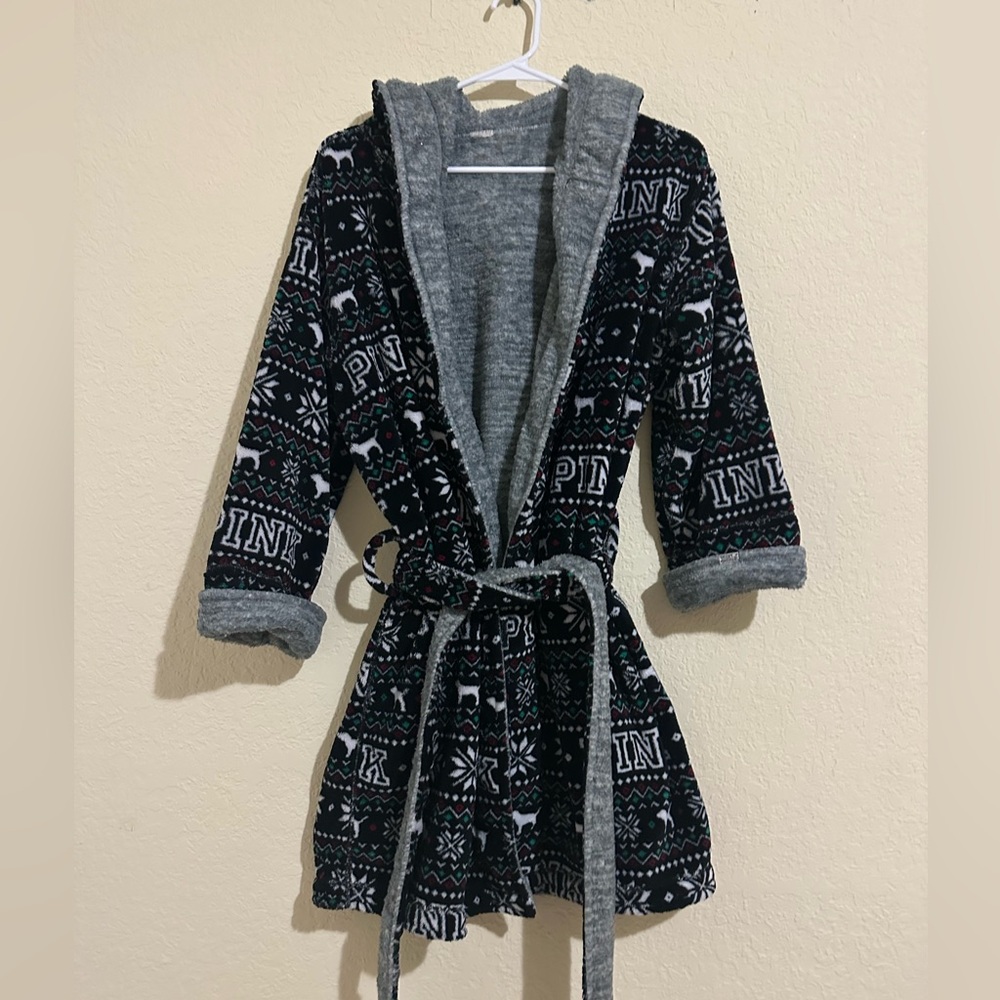 Pink Victoria’s Secret/ultimates&sleepwear/pink reversible.Size medium.